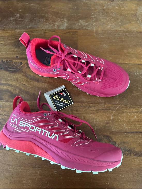 La Sportiva Shoes - La Sportiva Jackal Women's GOR-TEX Trail Shoes - Pink size 7.5 NWT